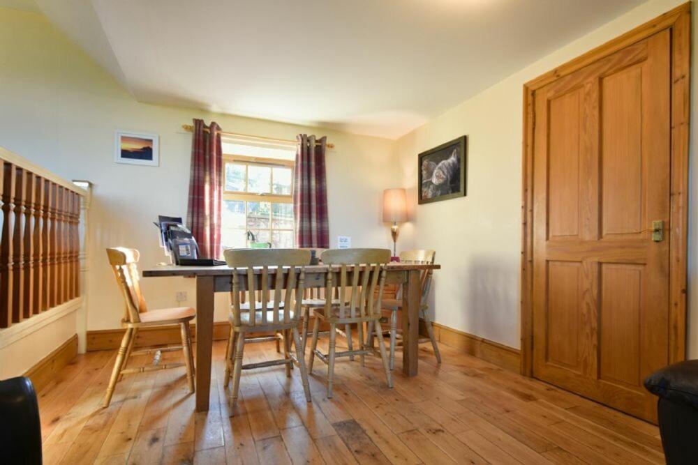 Heather Cottages - Grey Seal แบมบะระ ภายนอก รูปภาพ